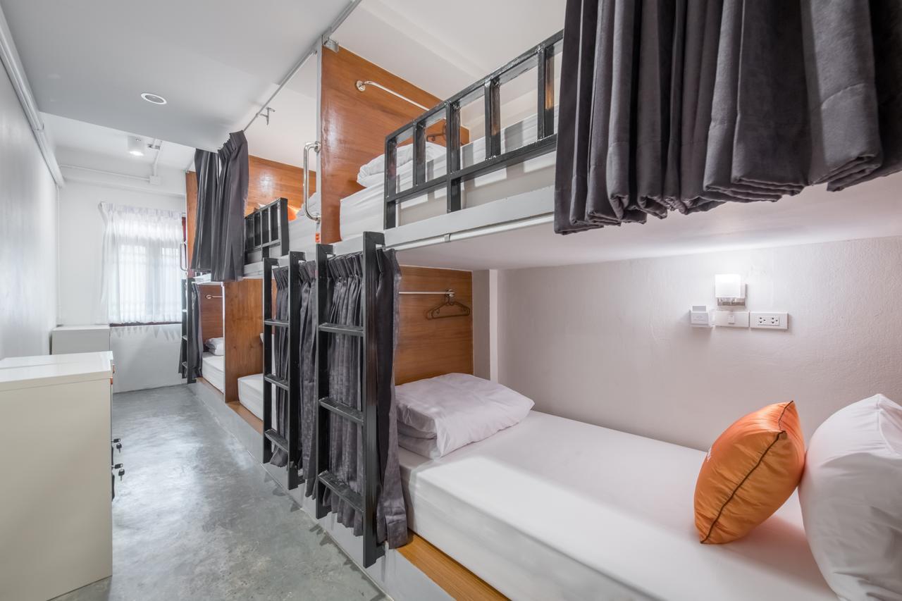 Tiny Taladnoi Hostel Бангкок Экстерьер фото