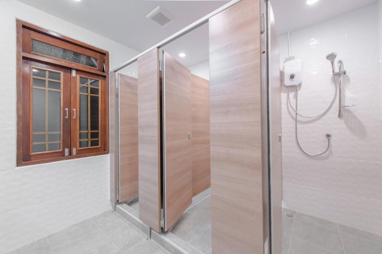 Tiny Taladnoi Hostel Бангкок Номер фото